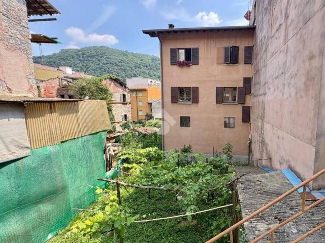 Villa Indipendente in vendita a Rova, Gazzaniga