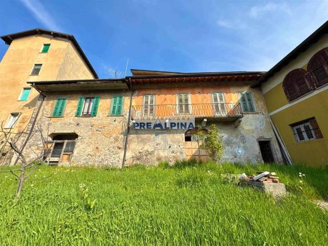 Villa Indipendente in vendita a Rova, Gazzaniga