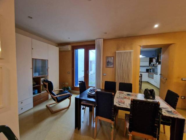 Villa Indipendente in vendita a Gazzuolo, Lombardia
