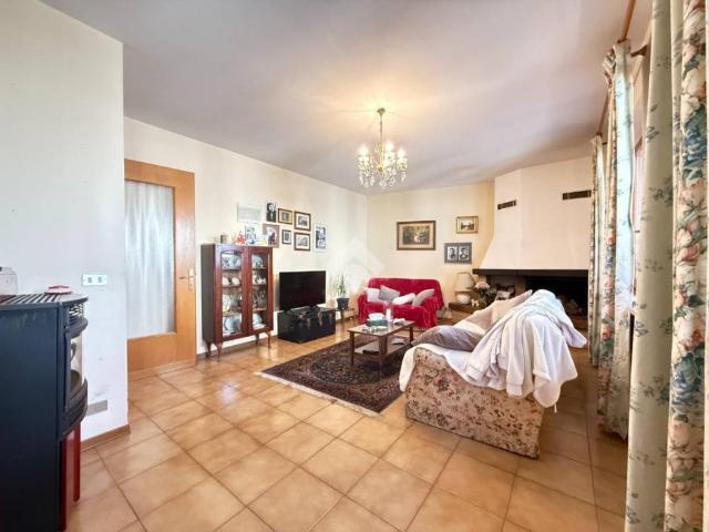 Villa Indipendente in vendita a Gemona Del Friuli, Friuli-Venezia Giulia