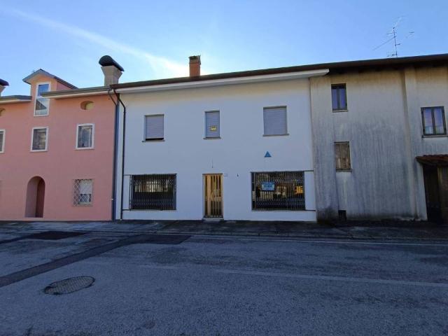 Villa Indipendente in vendita a Gemona Del Friuli, Friuli-Venezia Giulia