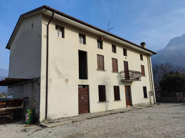 Villa Indipendente in vendita a Gemona Del Friuli, Friuli-Venezia Giulia