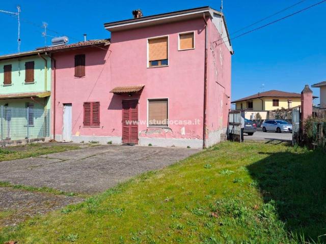 Villa Indipendente in vendita a Genivolta, Lombardia