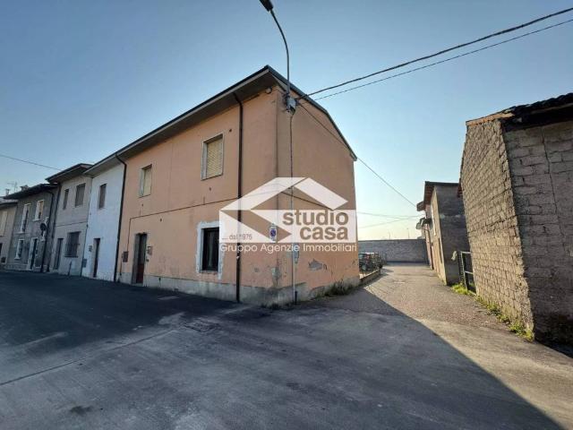 Villa Indipendente in vendita a Genivolta, Lombardia