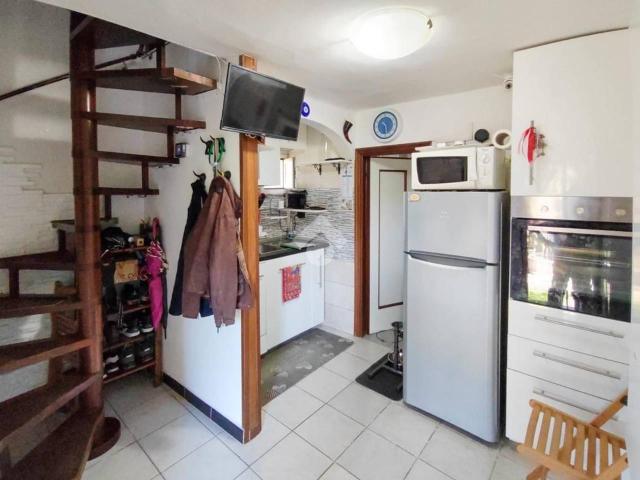 Villa Indipendente in vendita a Val Polcevera, Serra Riccò