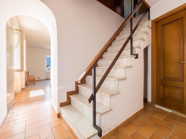 Villa Indipendente in vendita a Media Val Bisagno, Serra Riccò