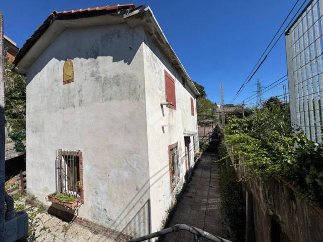 Villa Indipendente in vendita a Val Polcevera, Serra Riccò