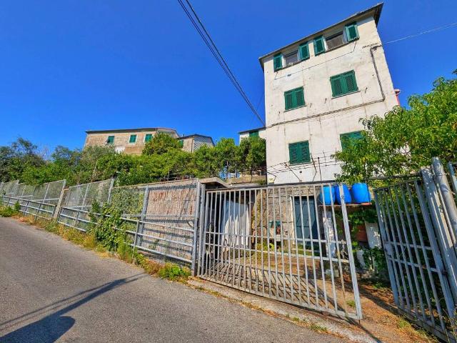 Villa Indipendente in vendita a Media Val Bisagno, Serra Riccò