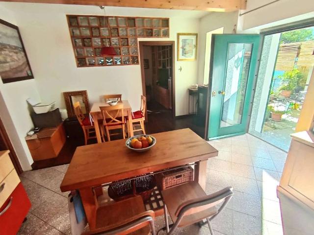 Villa Indipendente in vendita a Medio Ponente, Serra Riccò