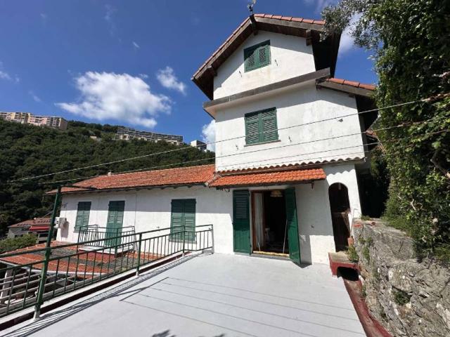 Villa Indipendente in vendita a Media Val Bisagno, Serra Riccò