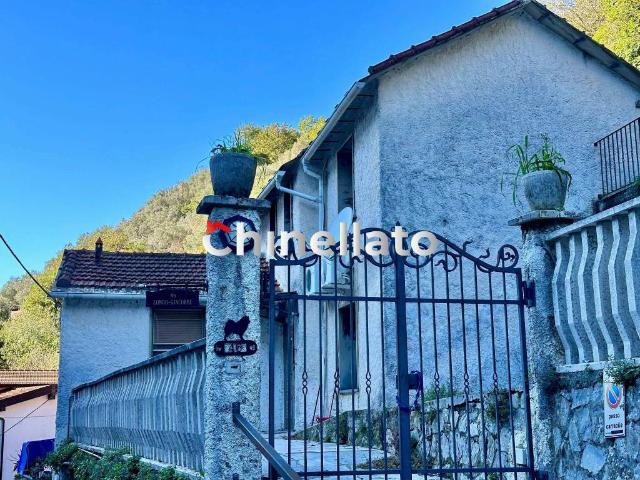 Villa Indipendente in vendita a Bassa Val Bisagno, Serra Riccò