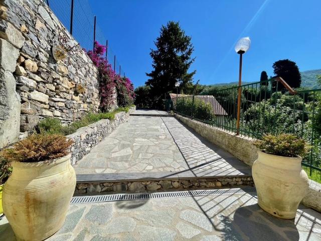 Villa Indipendente in vendita a Levante, Serra Riccò