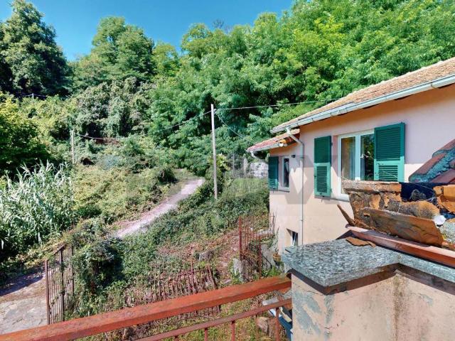 Villa Indipendente in vendita a Val Polcevera, Serra Riccò