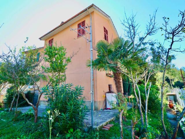 Villa Indipendente in vendita a Rosata, Serra Riccò