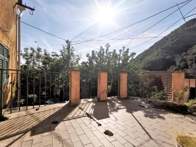 Villa Indipendente in vendita a Media Val Bisagno, Serra Riccò