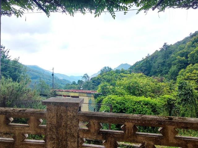 Villa Indipendente in vendita a Medio Ponente, Serra Riccò