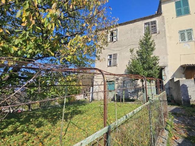 Villa Indipendente in vendita a Medio Ponente, Serra Riccò