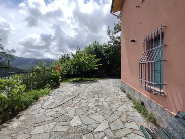 Villa Indipendente in vendita a Val Polcevera, Serra Riccò