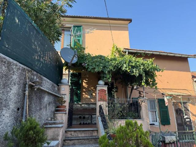 Villa Indipendente in vendita a Media Val Bisagno, Serra Riccò