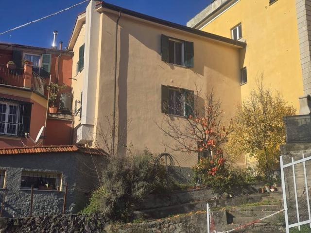Villa Indipendente in vendita a Medio Ponente, Serra Riccò