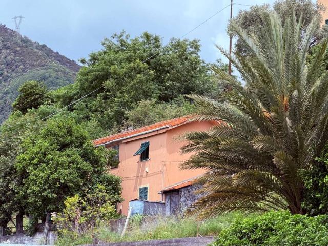 Villa Indipendente in vendita a Val Polcevera, Serra Riccò