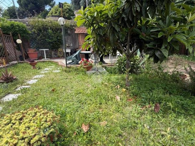 Villa Indipendente in vendita a Medio Ponente, Serra Riccò
