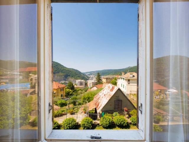 Villa Indipendente in vendita a Media Val Bisagno, Serra Riccò