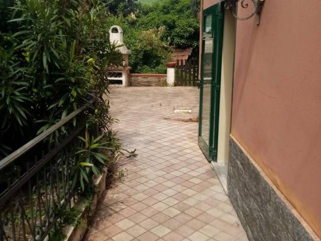 Villa Indipendente in vendita a Media Val Bisagno, Serra Riccò