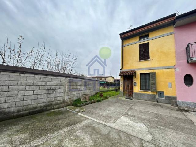 Villa Indipendente in vendita a Gerre De' Caprioli, Lombardia