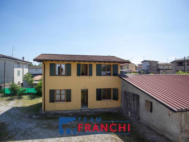 Villa Indipendente in vendita a Ghedi, Lombardia