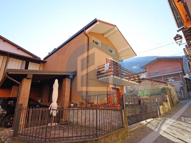 Villa Indipendente in vendita a Comunità montana della valle Camonica, Gianico