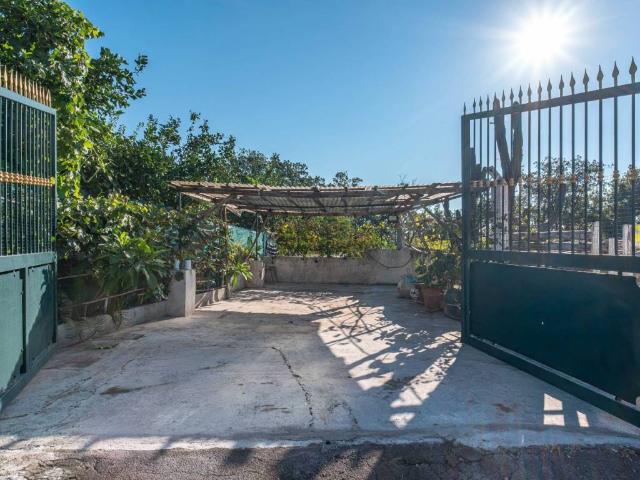 Villa Indipendente in vendita a San Giovanni Montebello, Giarre