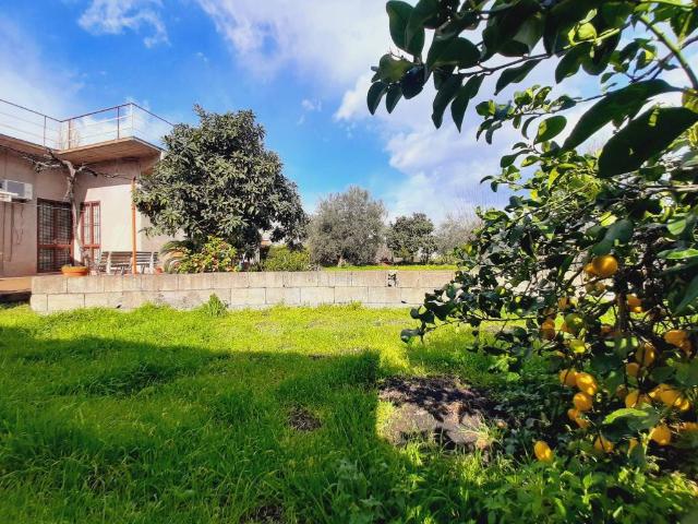 Villa Indipendente in vendita a Giarre, Sicilia
