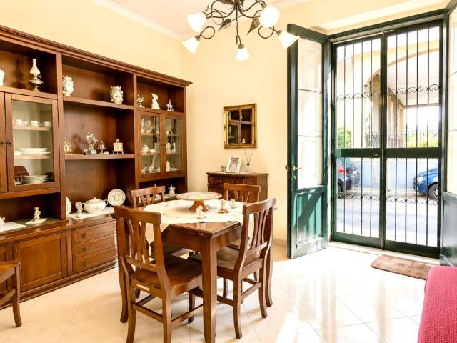 Villa Indipendente in vendita a Carruba, Giarre