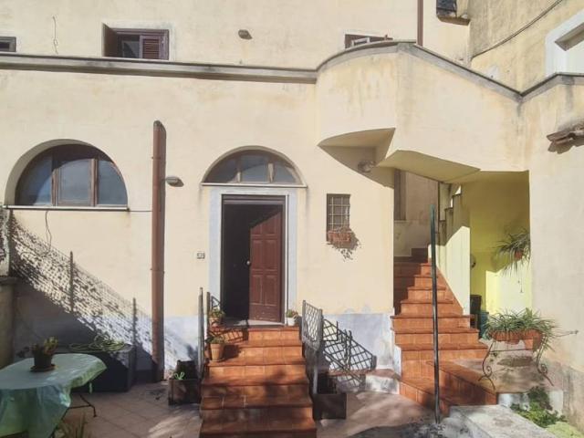 Villa Indipendente in vendita a Giffoni Sei Casali, Campania