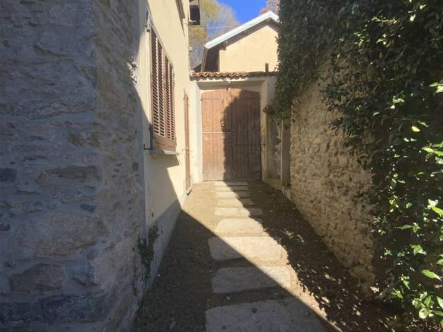 Villa Indipendente in vendita a Vezzo, Gignese
