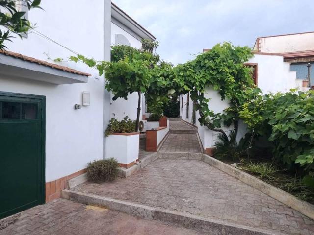 Villa Indipendente in vendita a Giugliano In Campania, Campania