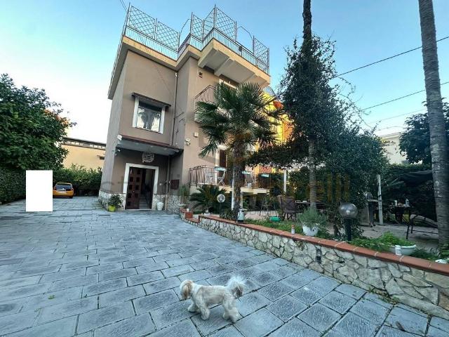 Villa Indipendente in vendita a Giugliano In Campania, Campania