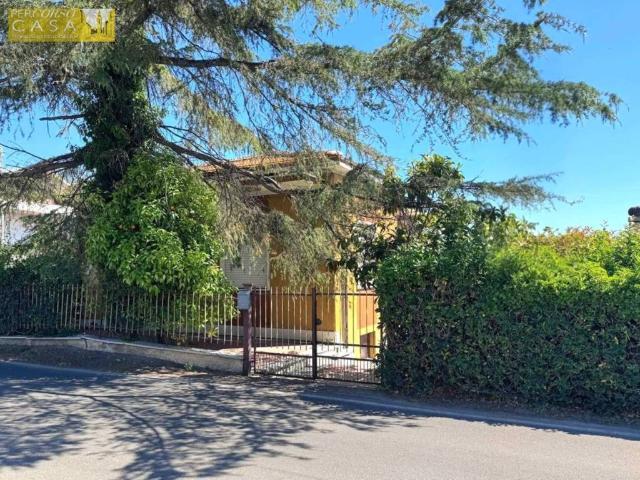 Villa Indipendente in vendita a Colledoro, Giulianova