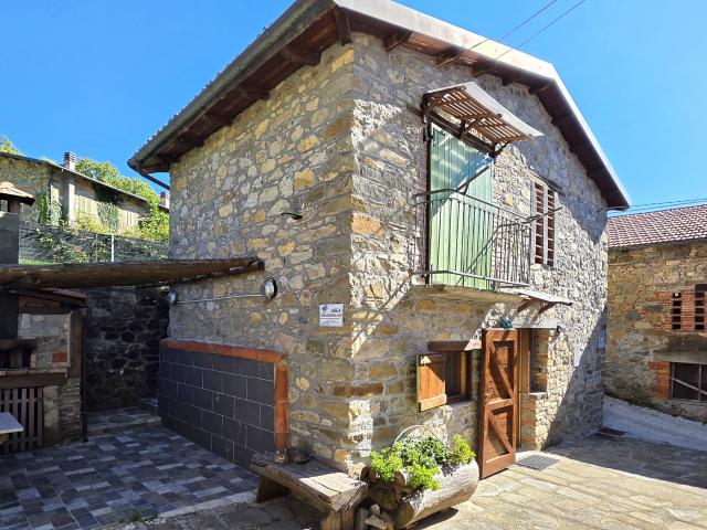 Villa Indipendente in vendita a Capoli, Sillano Giuncugnano