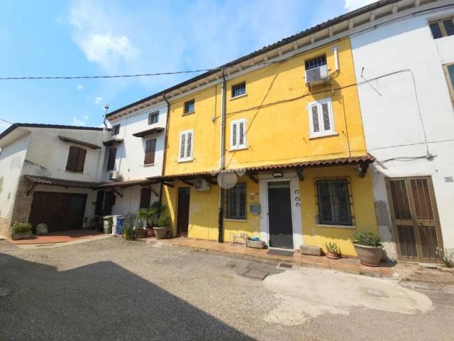 Villa Indipendente in vendita a Torre, Goito