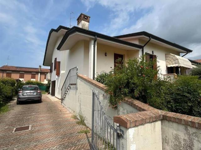 Villa Indipendente in vendita a Bondeno Di Gonzaga, Lombardia