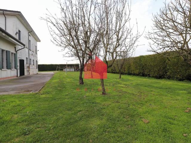 Villa Indipendente in vendita a Bondeno Di Gonzaga, Lombardia