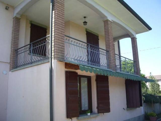 Villa Indipendente in vendita a Bondeno Di Gonzaga, Lombardia