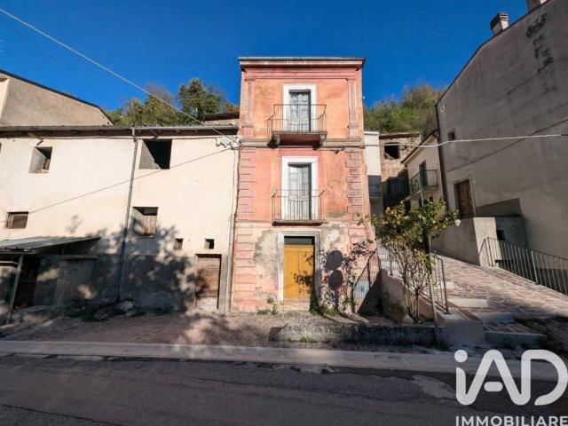 Villa Indipendente in vendita a Goriano Sicoli, Abruzzo