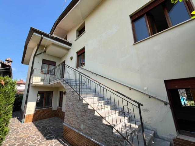 Villa Indipendente in vendita a Sant'Andrea / Štandrež, Gorizia
