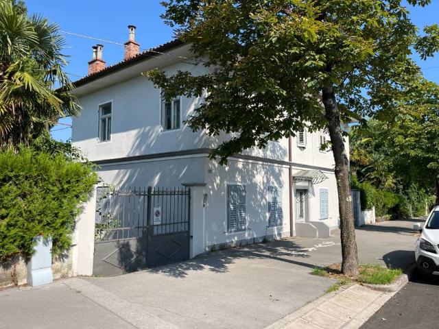 Villa Indipendente in vendita a Piazzutta / Placuta, Gorizia
