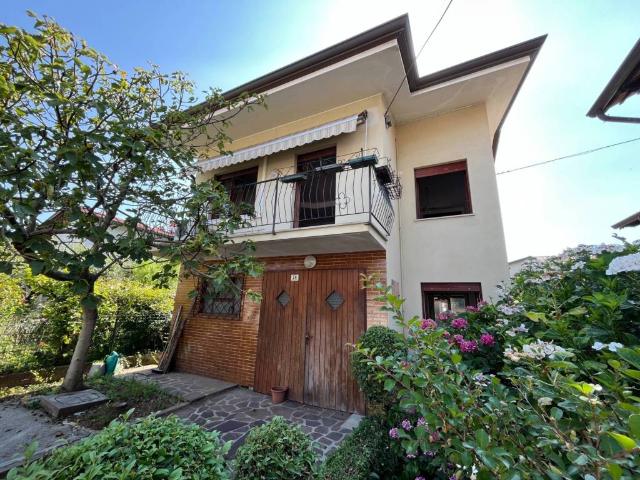 Villa Indipendente in vendita a Sant'Andrea / Štandrež, Gorizia