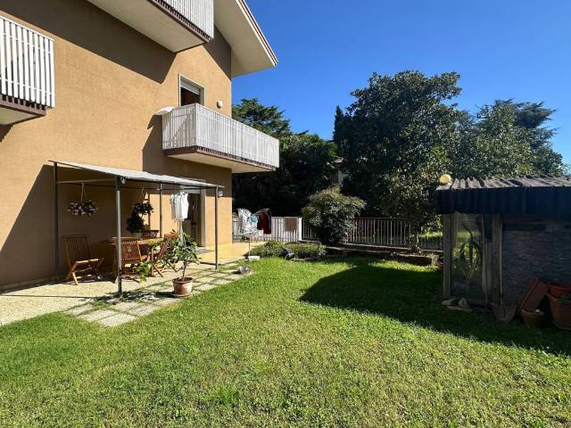 Villa Schiera in vendita a Lucinico / Ločnik / Luzinìs, Gorizia