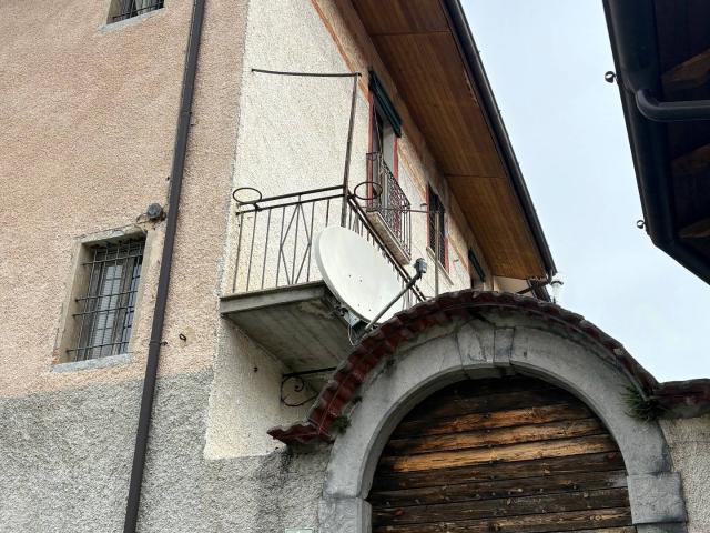 Villa Indipendente in vendita a Gorno, Lombardia